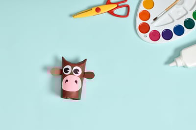 diy-bull-with-his-own-hands-from-sleeve-toilet-paper-colored-paper-stepbystep-photo-instruction